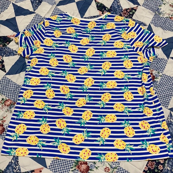 Ladies short sleeved pineapple designed top. - Picture 3 of 3